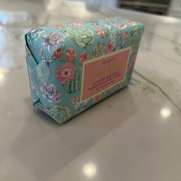 Mia & Co. Cactus Blossom  Luxury Bar Soap NWT - Picture 2 of 2